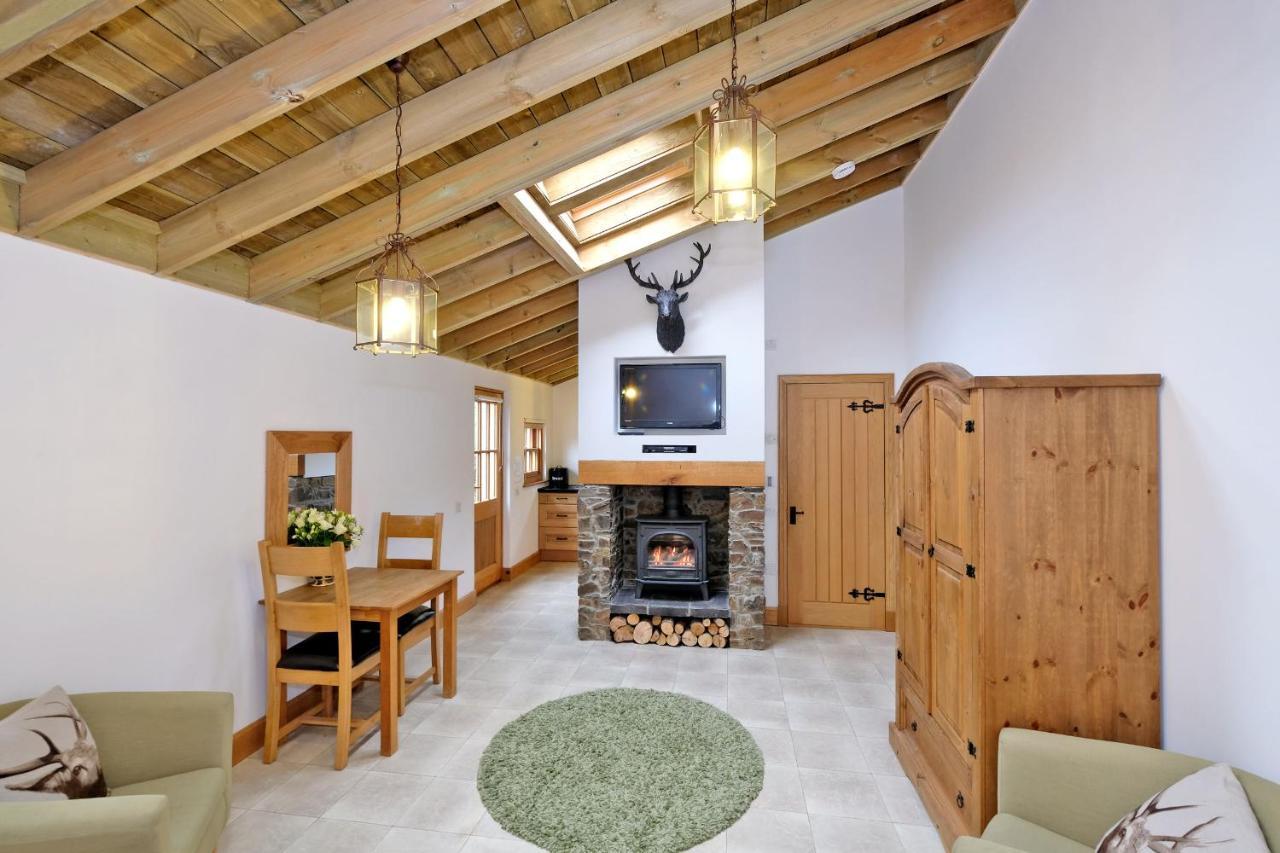 Entire Unique Tiny House - Moss Cabin Banff Exterior photo